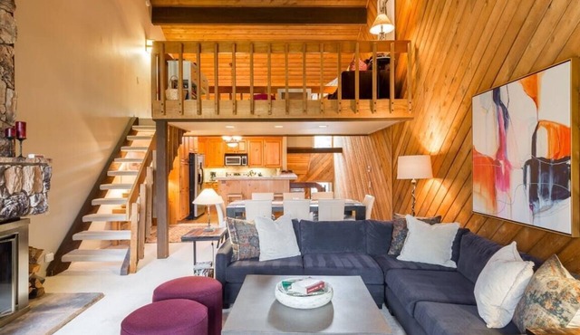 Cedar Blue! Mountain Living at its best! 3 Bed/2 Bath + Loft! Ski In/Ski Out