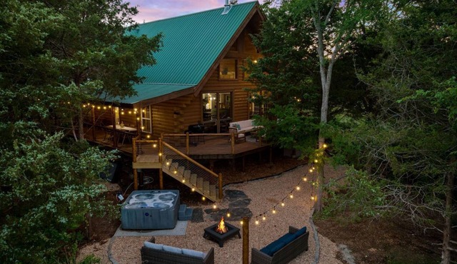 Cedar Park Mansion Hideout | Breathtaking Views - Cozy Nightlife - Giant Deck in Branson