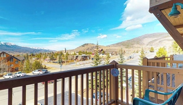 Centrally Located Studio with Stunning Views - Near Shopping, Dining, & Skiing