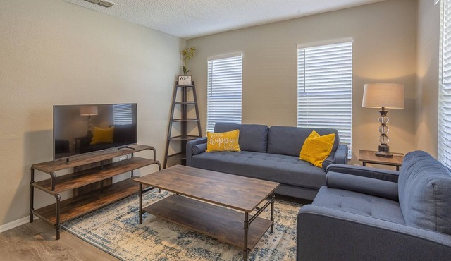 Centro Ybor Duplex! Walk to 7th Ave! Unit E12th-B in Tampa