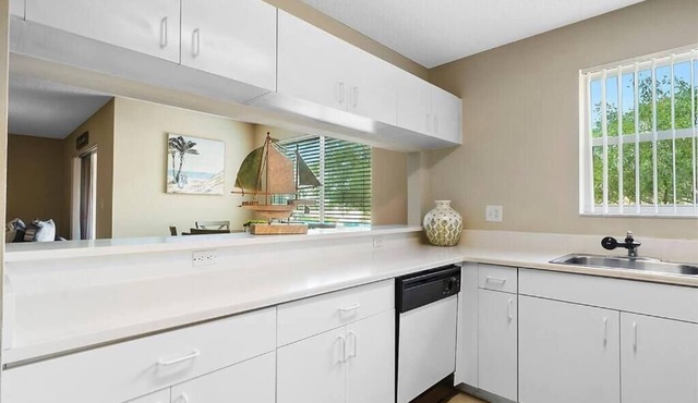 Charming 2-bedroom 2.5 bathroom townhome in Plantation