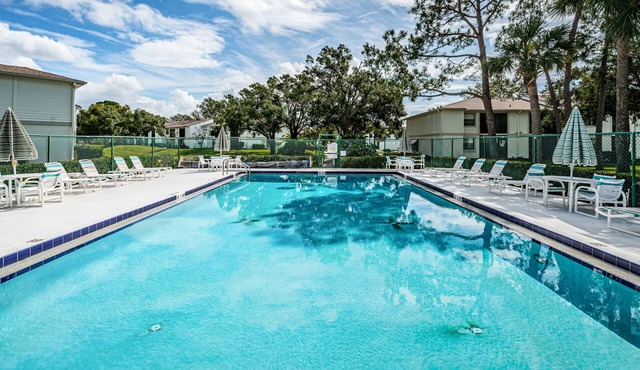 Charming 2-bedroom condo with Heated Pool in Oldsmar