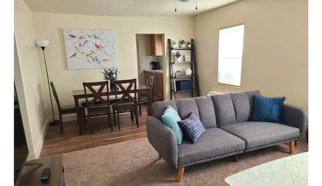 Charming 2 Bedroom cottage- with great access