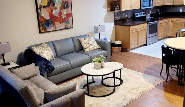 Charming 2-bedroom, 2.5 bath townhome in Gainesville - WiFi, AC, parking & more! in Gainesville