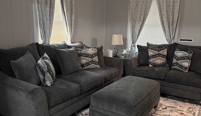 Charming 2BR Home | Laundry | Free Parking | KC in Liberty