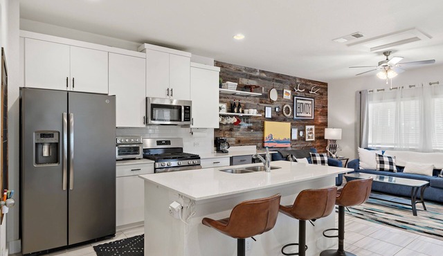 Charming 3-bedroom Townhome conveniently located in Georgetown in Georgetown