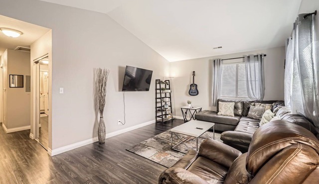 Charming 3-bedroom townhome with WiFi centrally located in delightful Denver