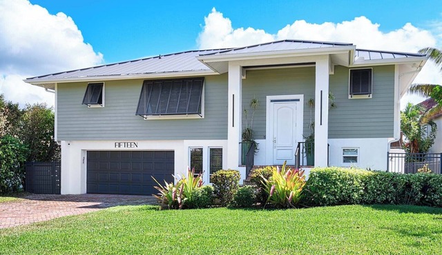 Charming 4 bedrooms, Pool, Dock, Bay View on Isles Of Capri, Naples Marco Island