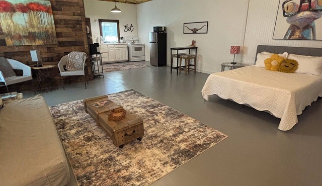 Charming barndominium in Hamilton perfect for a relaxing getaway. in Hamilton