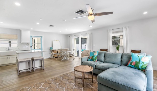 Charming Beach Bungalow, Perfect for all!
