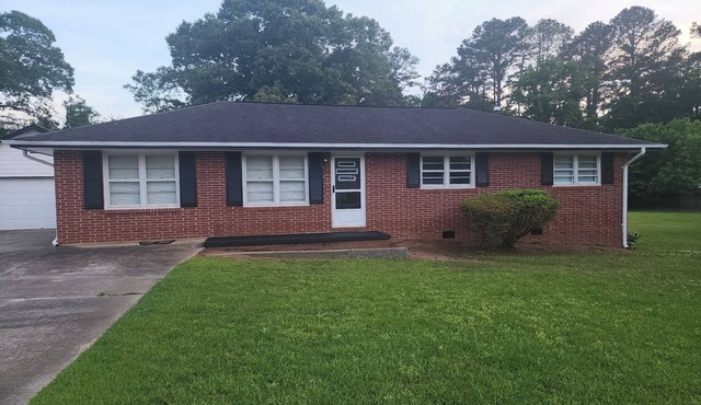Charming brick ranch on 1.28 acres near downtown Covington, GA, in Covington