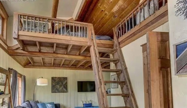 Charming cabin in delightful Woodland Park with WiFi