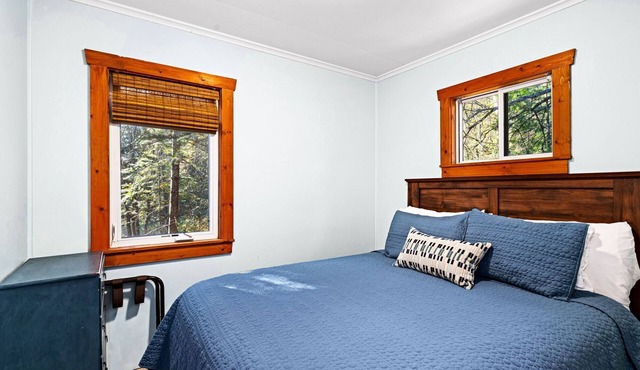 Charming cabin only feet from Lake Superior in Two Harbors