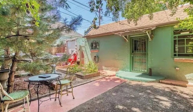 Charming Carriage House w/Private Yard and Entrance