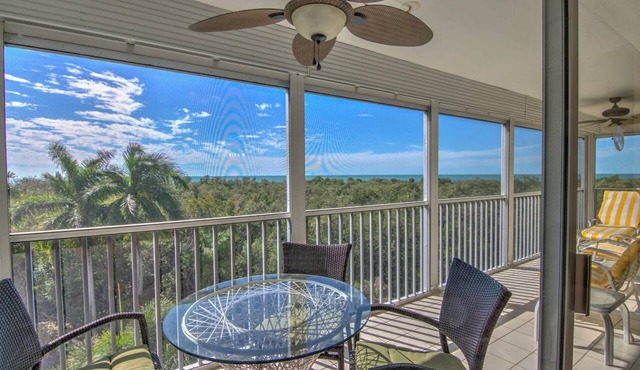 Charming Coastal Living: Gulf Views Await in Naples