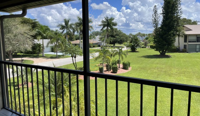 Charming Condo in Naples