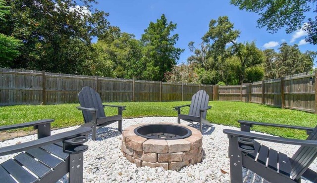Charming Dade City Home with Fire Pit & Garden