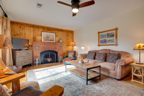 Charming Estes Park Cabin w/2 Private Patios!