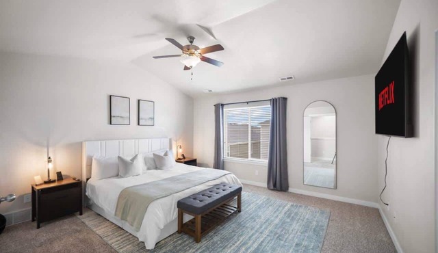 Charming Family Stay w Arcade & Theatre! Centrally Located!