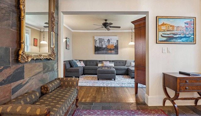 Charming historic 2 BR/2BA + Loft unit in a triplex near Piedmont Park/Beltline in Atlanta