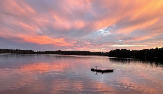 Charming lakefront 1-bedroom apartment with WiFi, AC in peaceful Wayne in Wayne