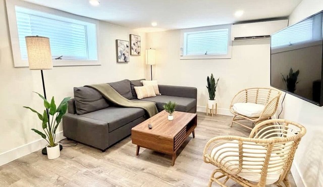 Charming Large Studio, Spotless, Private, W+D in Arlington