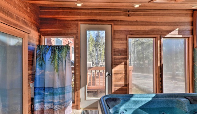 Charming Leadville Retreat w/Private Hot Tub