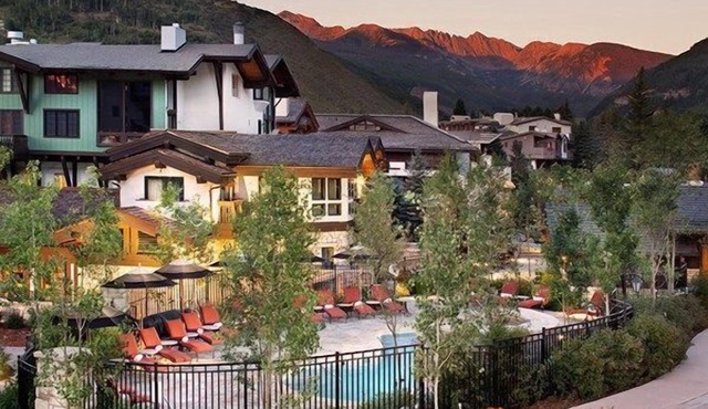 Charming Lodge Room with 2 Doubles | Lodge at Vail