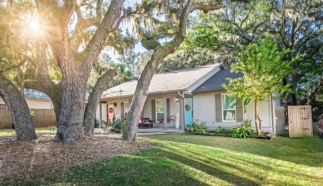 Charming MidCentury Modern Retreat