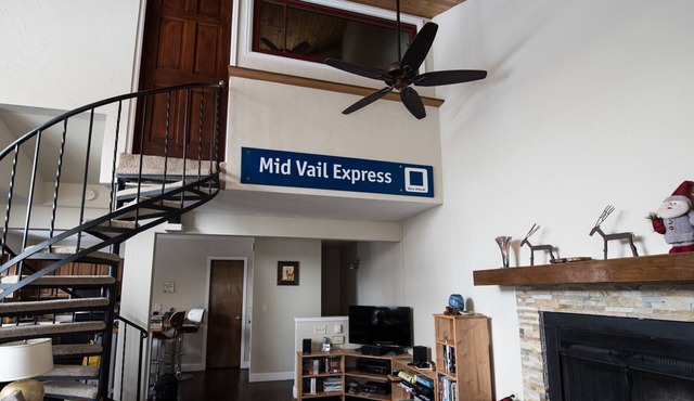 🔥 Charming Mountain Retreat with Fireplace, Views & Designer Touches - Summer Rentals Only