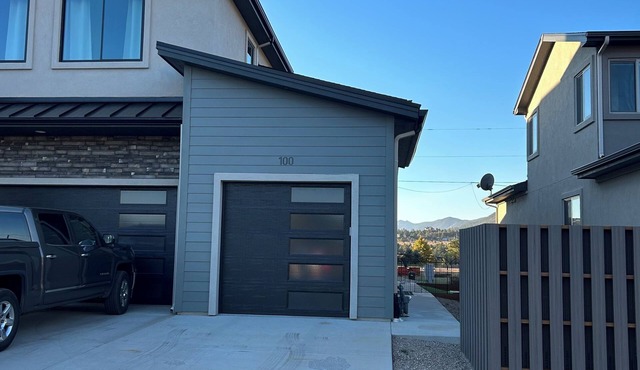 Charming Palmer Lake Loft: 1-bdrm LOFT, full bath, kitchen, smart TV, WiFi, AC