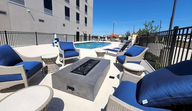 Charming Studio Ideal for Relaxation, Free Breakfast | Near Lake Pflugerville in Pflugerville