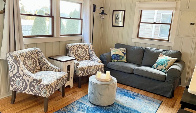 Charming/Tiny Blue Heron Cottage - 1/2 mile2beach-Dog OK-Firepit in Yarmouth