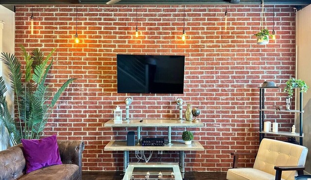 Charming updated LOFT style townhouse!