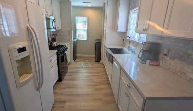 Cheerful 3 Bedroom 2 Bath Patio Home in Downey