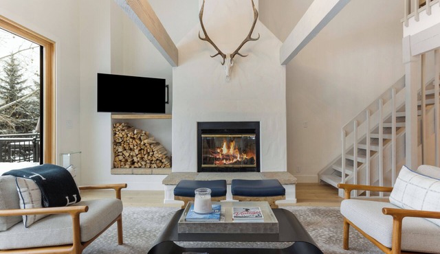 Chic Mtn Home On Gore Creek, Private Hot Tub, On Vail Bus Route - Completely Renovated