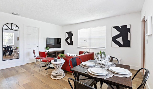 Chic Sailboat Bend Condo w/Parking, Near Riverwalk