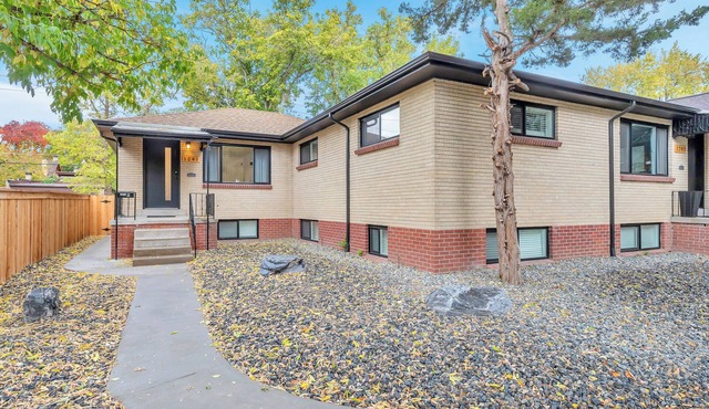 City Living|Sleeps 4|Walkable|Fenced In Yard