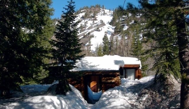 Classic Mountain Cabin - Near Lake Tahoe and Tahoe City in Alpine Meadows