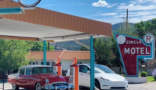 Clean, Central, Retro Inspired Salida Motel 9