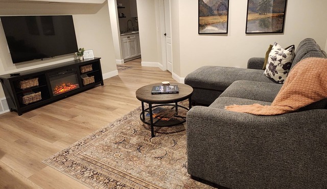 Clean, Quiet 2 Bdrm near Provo w/Direct Access to City Park