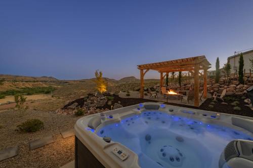 Cliffside Modern Villa - Hot Tub Stunning Views