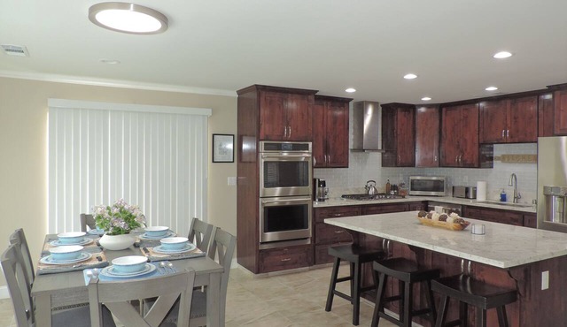 Clovis Foothill Retreat, Spa, BBQ & Mountain Views in Clovis