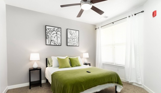 Comfortable Modern Apt. W/ Hot Tub and Gym