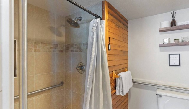 Comfortable private queen room in the True North Adventure Lodge. Includes a queen bed, private ensuite bathroom, and access to shared amenities like the kitchen, great room, and hot tub. Great for couples or solo travelers.