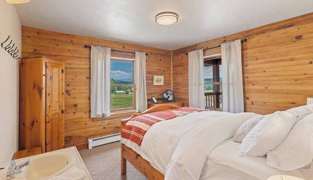 Comfortable private queen room in the True North Adventure Lodge. Includes a queen bed, private ensuite bathroom, and access to shared amenities like the kitchen, great room, and hot tub. Great for couples or solo travelers.