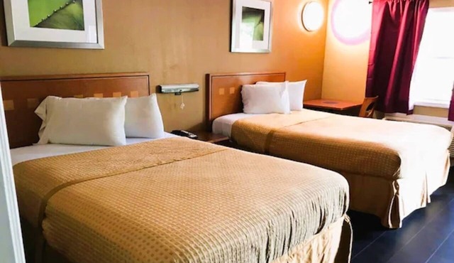 Comfortable Room near Mission San Luis | Pet-Friendly & Free Parking! in Leon County