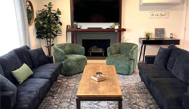 Comfortable, Spacious home with pool table firepit great location