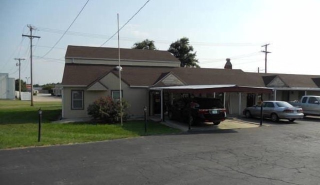 Comfortable stay at Knights Inn Harrisonville! Near Lords Park! Free Parking! in Harrisonville
