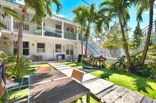 Comfy 1BR in Miami Beach's Heart w BBQ zone in Miami Beach